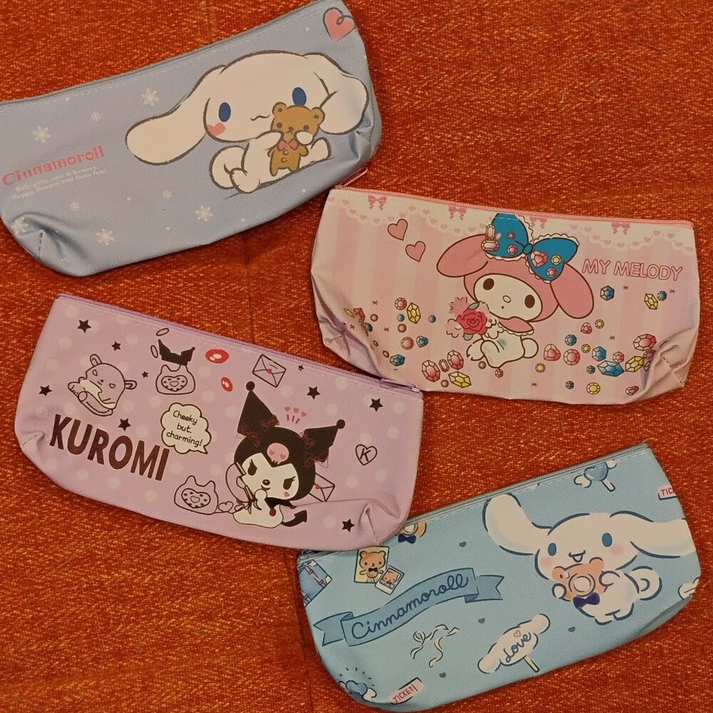*NEW* Hello Kitty small pouch (4 bags)